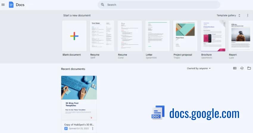 تُظهر الصورة الصفحة الرئيسية لمستندات جوجل. تحتوي على مجموعة من القوالب، والمستندات الحديثة، وشعار مستندات جوجل. هذه هي مستندات جوجل.