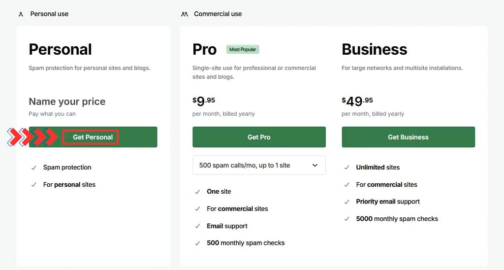 موقع إلكتروني يضم ثلاثة خيارات لباقات الخدمة: شخصية، احترافية، وتجارية. توضح كل باقة الميزات والأسعار، وتختلف تكلفتها ووظائفها لتناسب الاستخدام الشخصي أو التجاري.