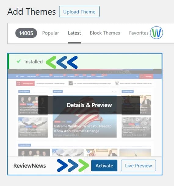 تُظهر الصورة قسم "إضافة سمات" لموقع إلكتروني. يتضمن فئات مثل "الأكثر شيوعًا" و"الأحدث" و"حظر السمات" و"المفضلة"، بالإضافة إلى سمة "مراجعة الأخبار" مع خياري "التفعيل" أو "المعاينة المباشرة".
